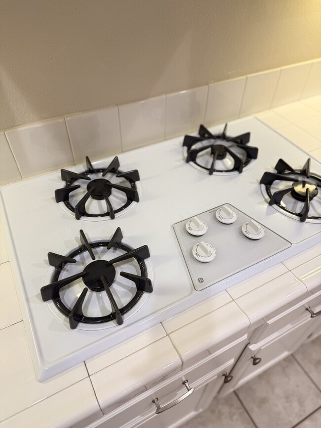 Building Photo - Spacious 5-Bed Family Home w/ 3-Car Garage Near Top Schools in Orange Crest.  One large bedroom a...