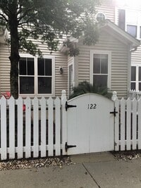 Building Photo - 2 bed/2.5 bath town-house in Forest Cove!