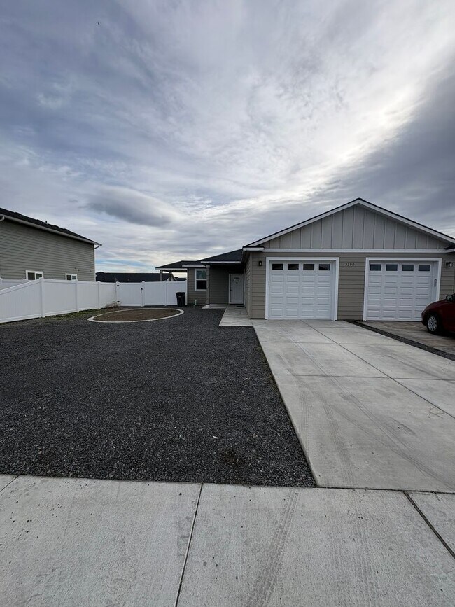 Building Photo - Single level Duplex for Rent Ephrata