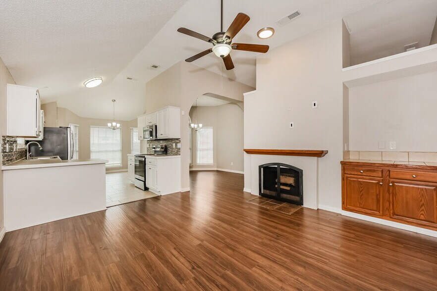 Building Photo - 2613 Clovermeadow Dr