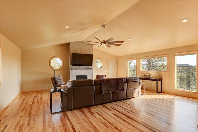 Building Photo - 136 Gail Ln