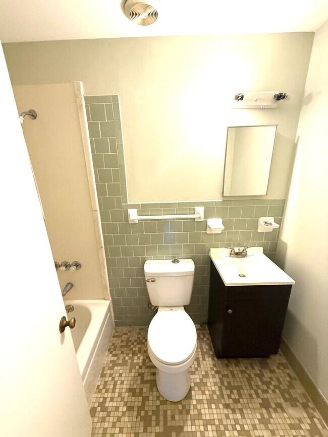 Building Photo - 5190 Greensboro Dr