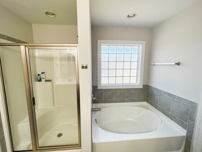 Building Photo - 172 Finch Ln