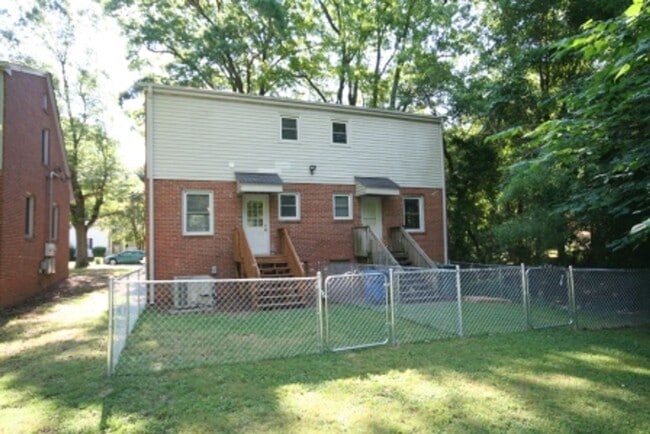 Building Photo - Perfect Floorplan! Walltown Duplex with All Appliances and Fenced Yd