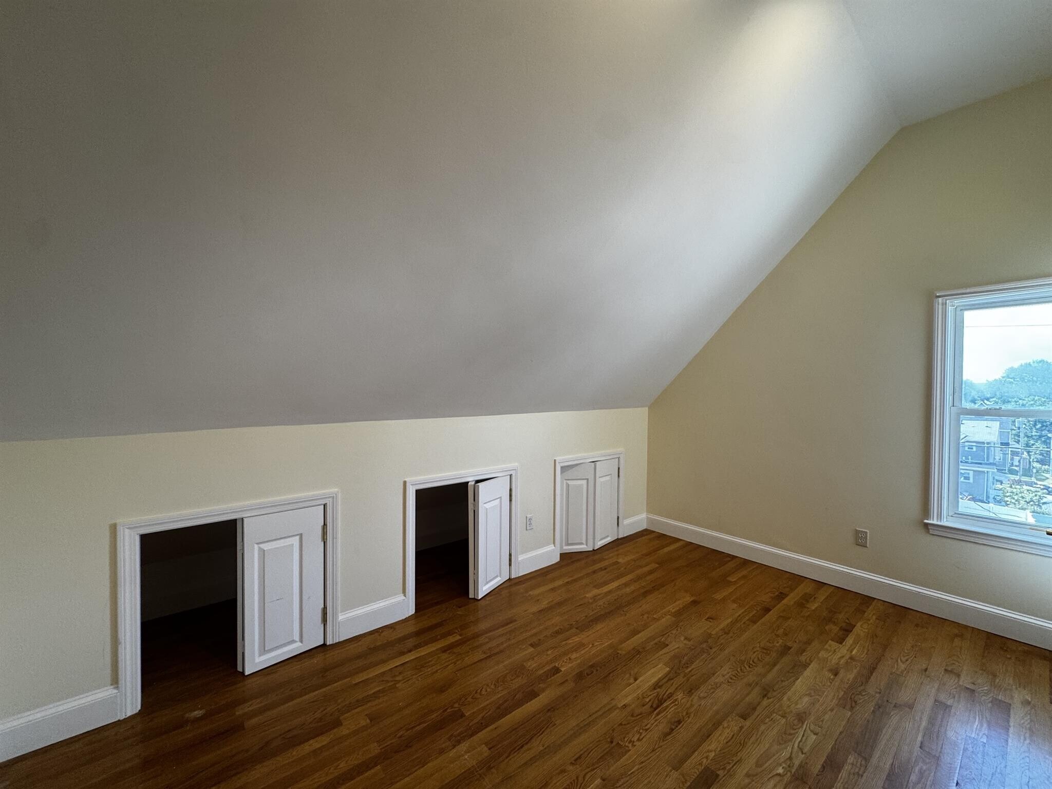 Building Photo - 30 Hume Ave