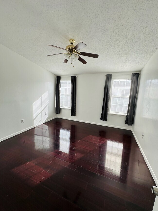 Building Photo - 4341 Idaho Ave