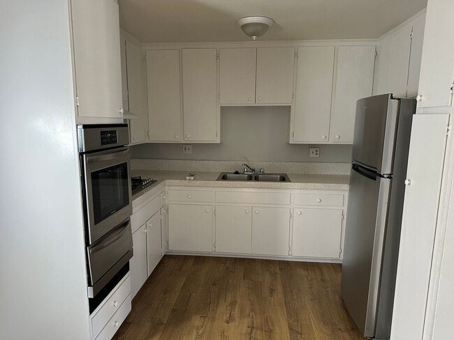 Building Photo - 564-568 7th St