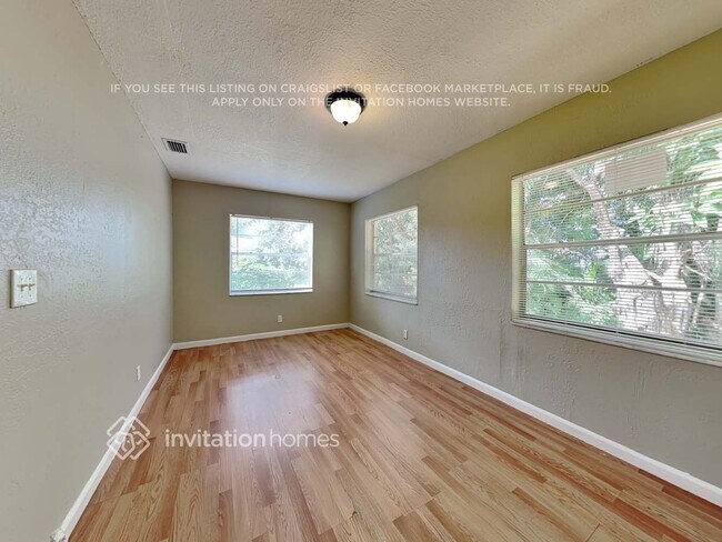 Building Photo - 9019 SW 9th St