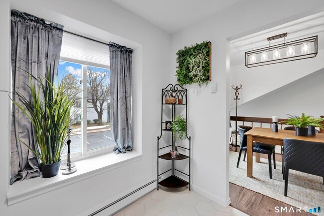 Building Photo - 62 Candlewood Dr