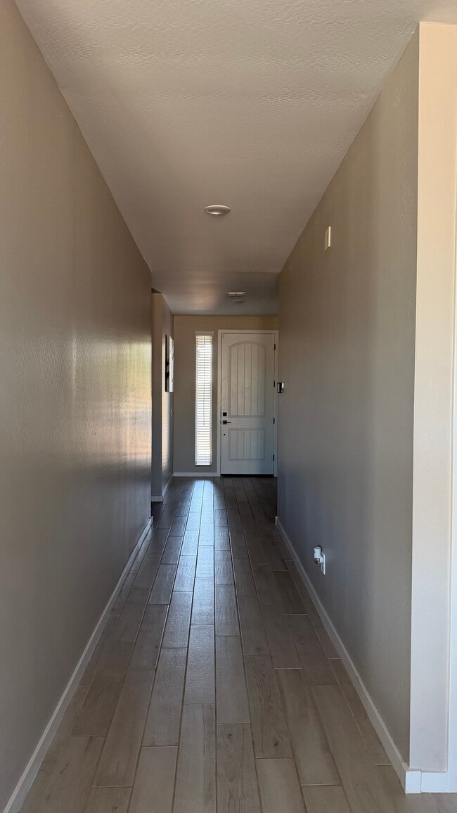 Building Photo - 40586 W Crane Dr