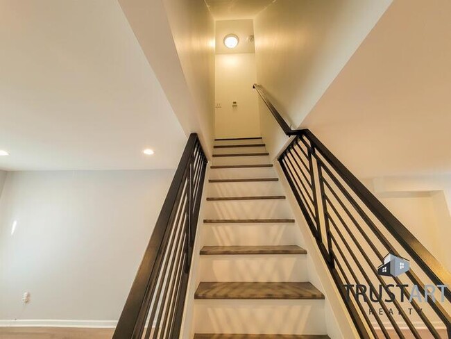 Building Photo - 3 Bedroom House in Germantown
