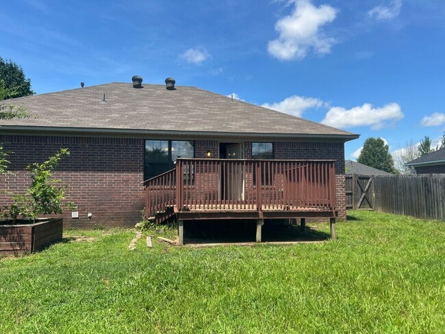 Building Photo - 3 Bed 2 Bath Home