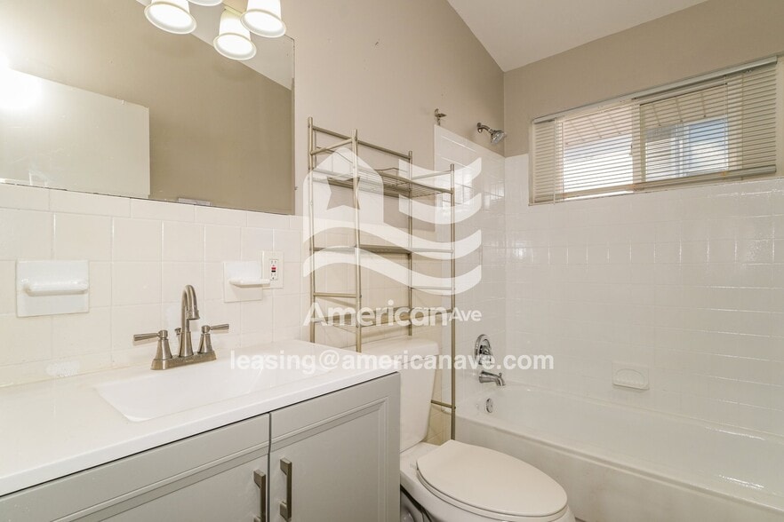 Building Photo - 10819 Kingbee Pl