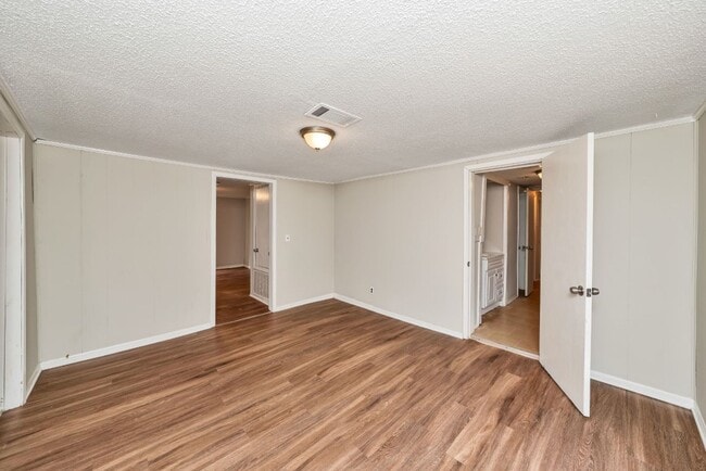 Building Photo - Limited-Time Promo! Get $250 OFF Your First Month's Rent! Renovated 3BR/2BA Tuscaloosa Gem with L...