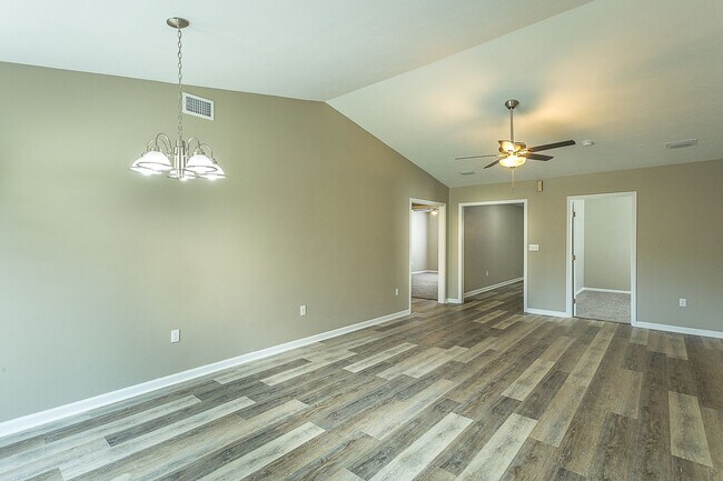 Building Photo - House In Crawfordville for Rent