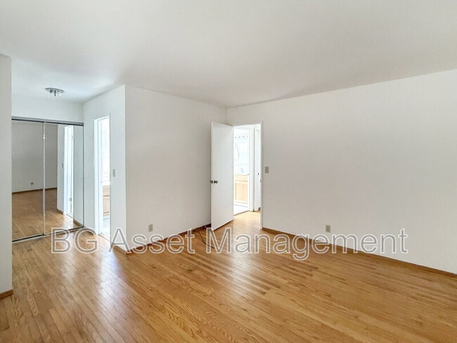 Building Photo - 2672 Doidge Ave