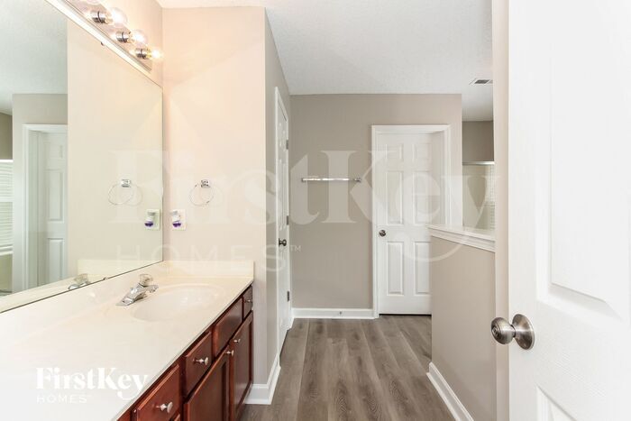 Building Photo - 2217 Thorn Crest Dr
