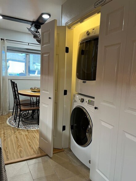 Building Photo - 12102 Carriage Ct SE