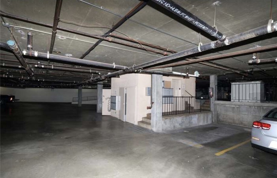 Building Photo - 441 E San Jose Ave