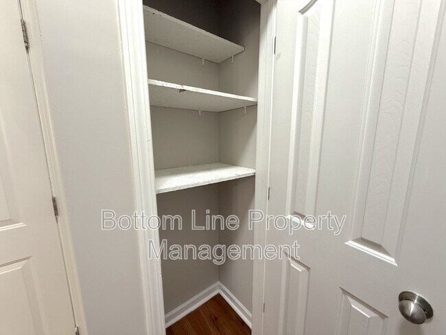 Building Photo - 5622 Wallace Cabin Dr