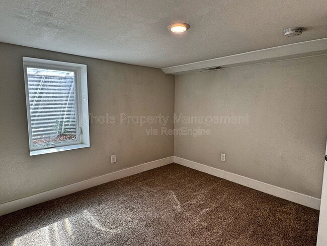 Building Photo - 4720 Elm Ct