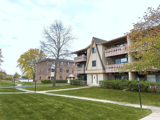 Building Photo - 6 Parkside Ct