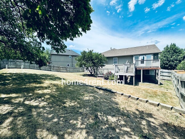 Building Photo - Four Bedroom Olathe Home in a Quiet Neighb...