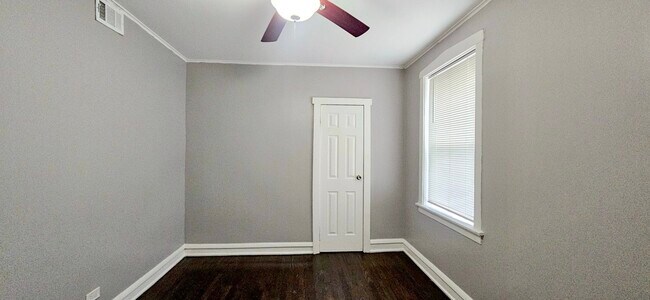 Building Photo - 3752 W Division St