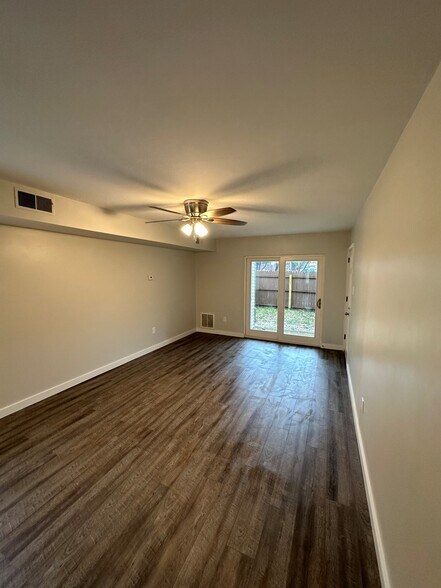 Building Photo - 32 Lancaster Est