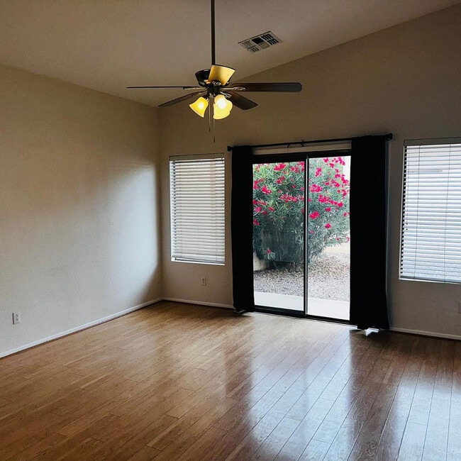 Building Photo - 949 S Racine Ln