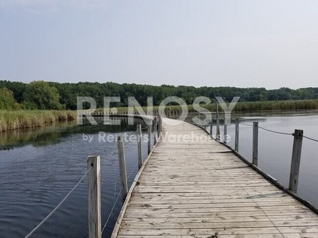 Building Photo - Available Now Spacious 1 bedroom 1 bath lower level Condo in Richfield -- 55+