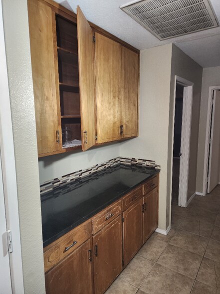 Building Photo - 855 S T St