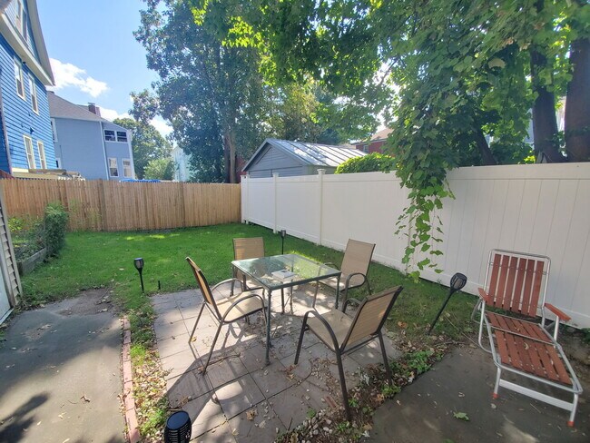 Building Photo - 72 Marshall St