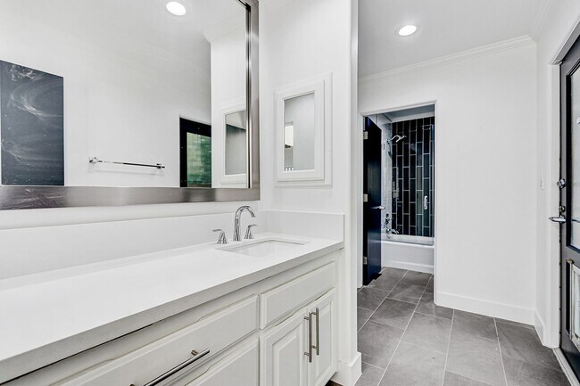 Building Photo - Beautifully Remodeled, 4BR4.5BA Hill Section Home w/ Amazing Panoramic Ocean Views, 3 Decks, Atri...