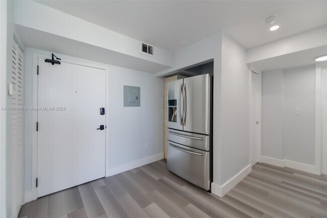 Building Photo - 1800 NW 24th Ave