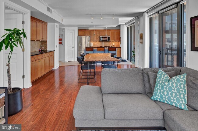 Building Photo - 616 E Street NW Unit 1118