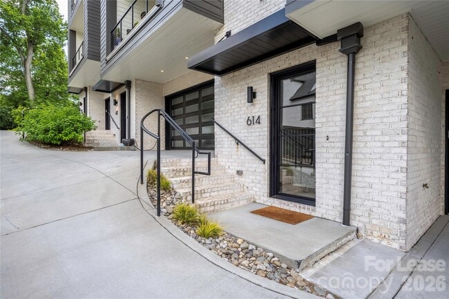 Building Photo - 614 Queens Rd