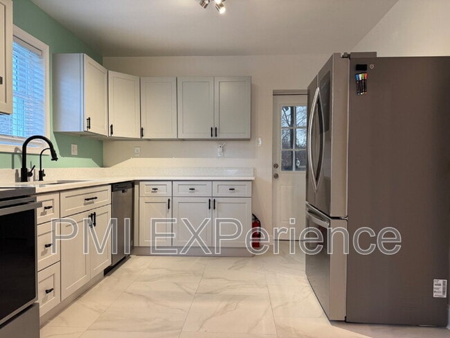 Building Photo - 8203 Comet Dr