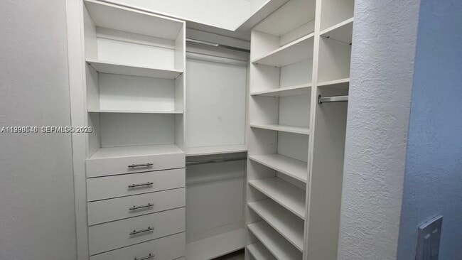 Building Photo - 3570 W 92nd Pl