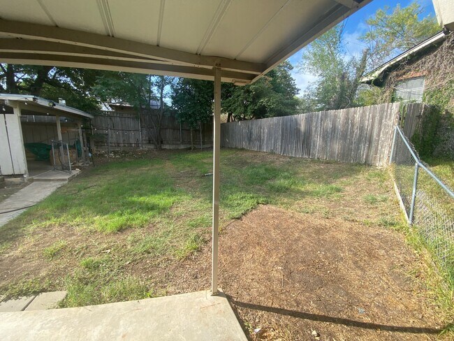 Building Photo - 3216 Urban Crest Dr
