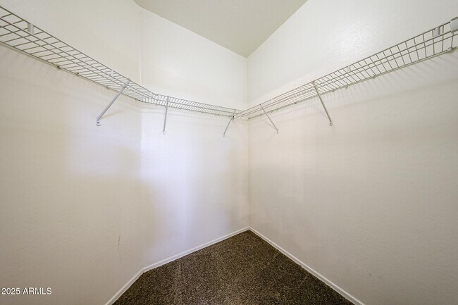 Building Photo - 44115 Askew Dr