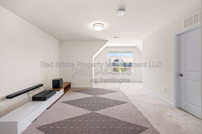 Building Photo - 923 Wood Apple Ln