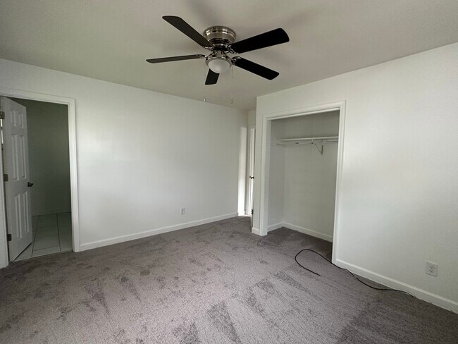 Building Photo - 5125 Bigelow Dr