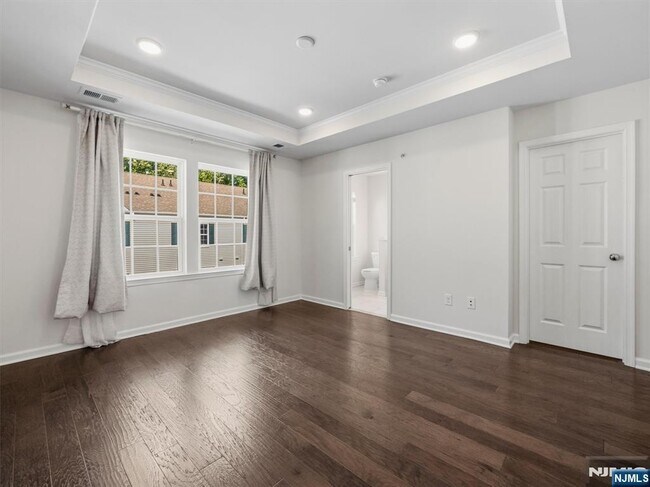 Building Photo - 18 Litchfield Ln