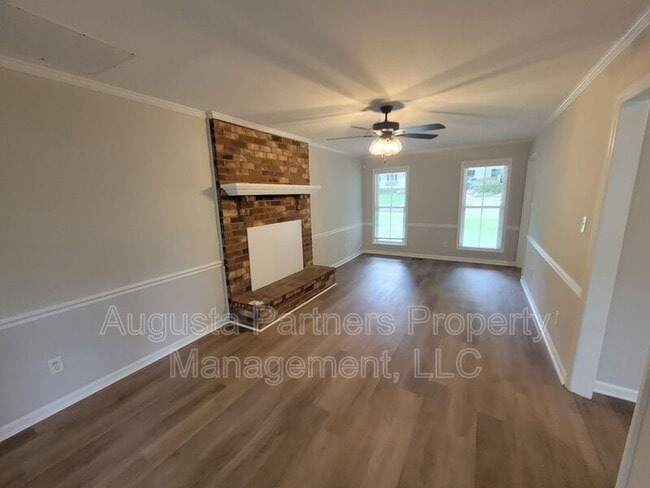 Building Photo - 165 Ashley Cir
