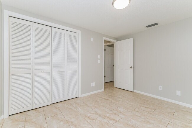 Building Photo - 516 Firefly Ln