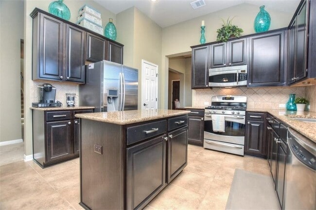 Building Photo - 2004 Granite Hill Dr