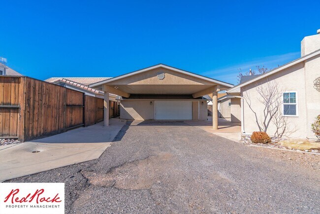 Building Photo - Spacious 3 Bedroom Single-Level Home in Bl...