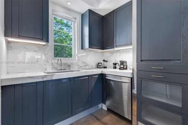 Building Photo - 113 NE 101st St