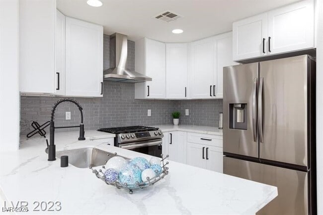 Building Photo - 971 Grand Cerritos Ave